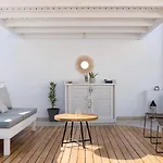 Lindian Polis Apartment *