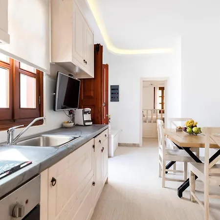 Lindian Polis Apartment